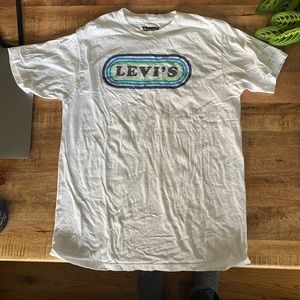 Levi’s t-shirt